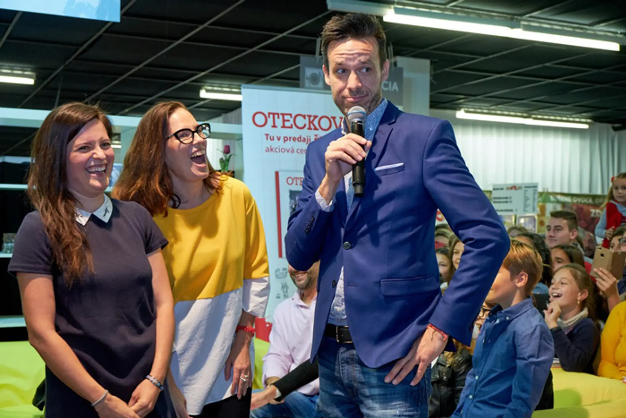 Autorky Hana Lasicová a Katka Mikulíková a moderátor TV Markíza Roman Juraško.
