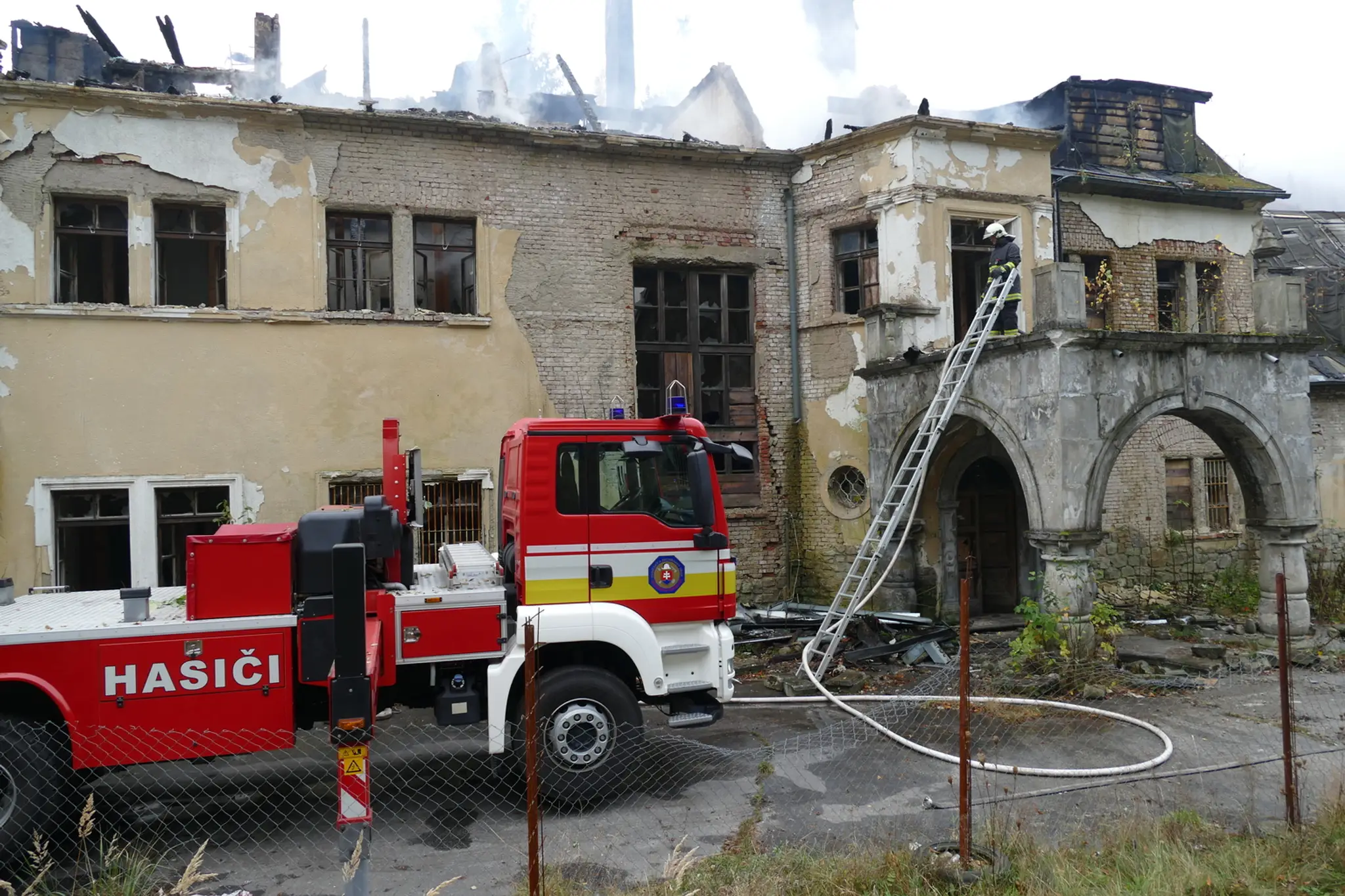 Kaštieľ v Kunerade zhorel.