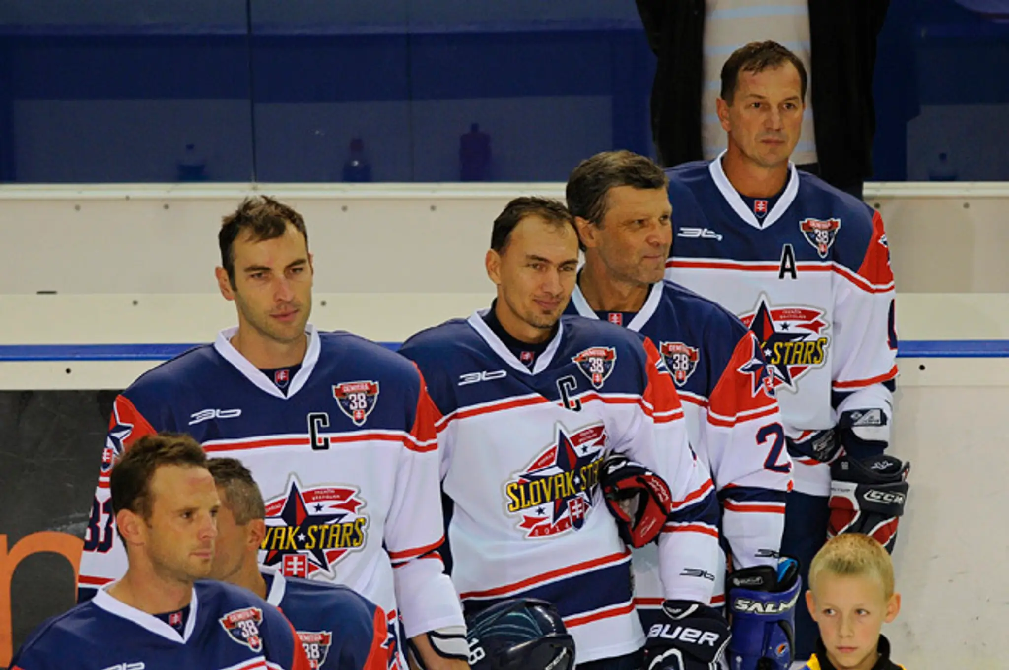 Richard Lintner, Zdeno Chára, Miroslav Šatan, Peter Šťastný a Peter Bondra na exhibícii.