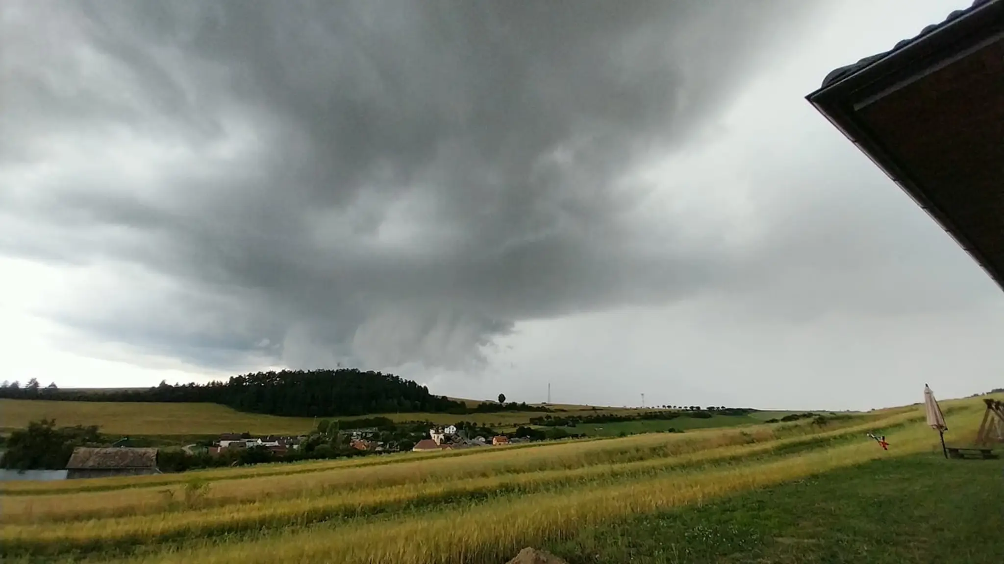 Mračná nad obcou Kurimany