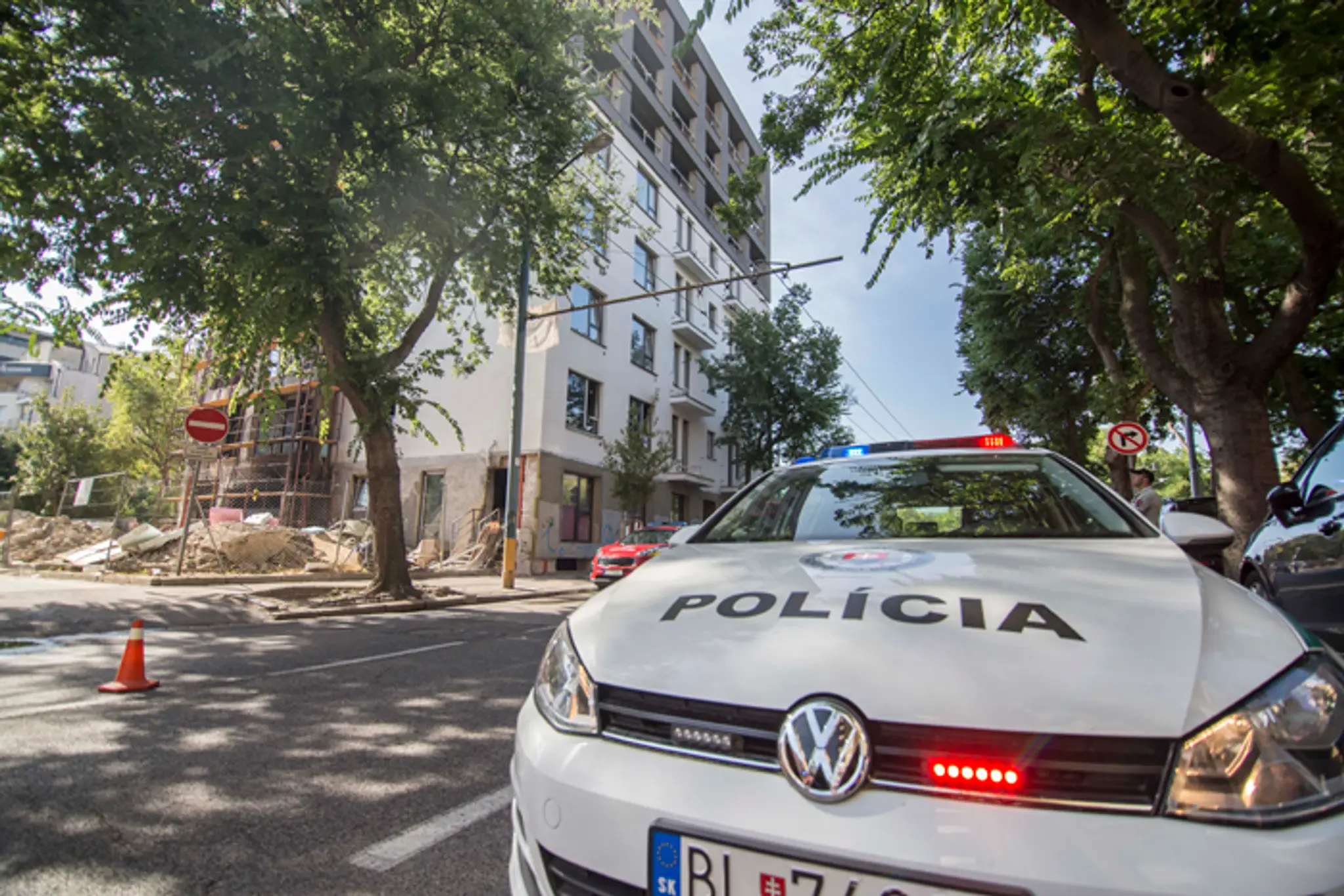 Pohľa na budovu na Žilinskej ulici v Bratislave, kde bol požiar.