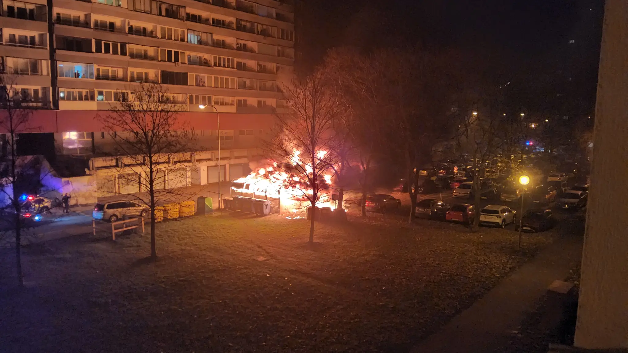 Požiar na Holíčskej ulici v Petržalke.
