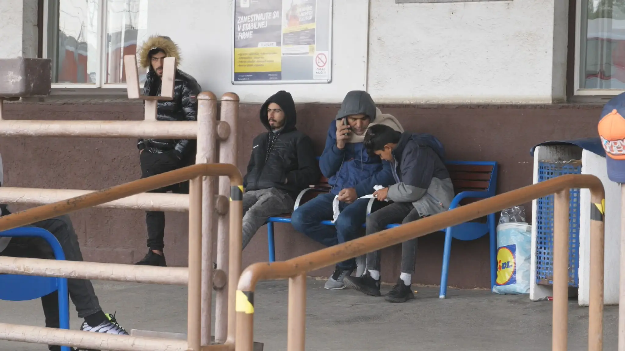 17 MA Migranti na staniciach.jpg_bez_watermarku_1