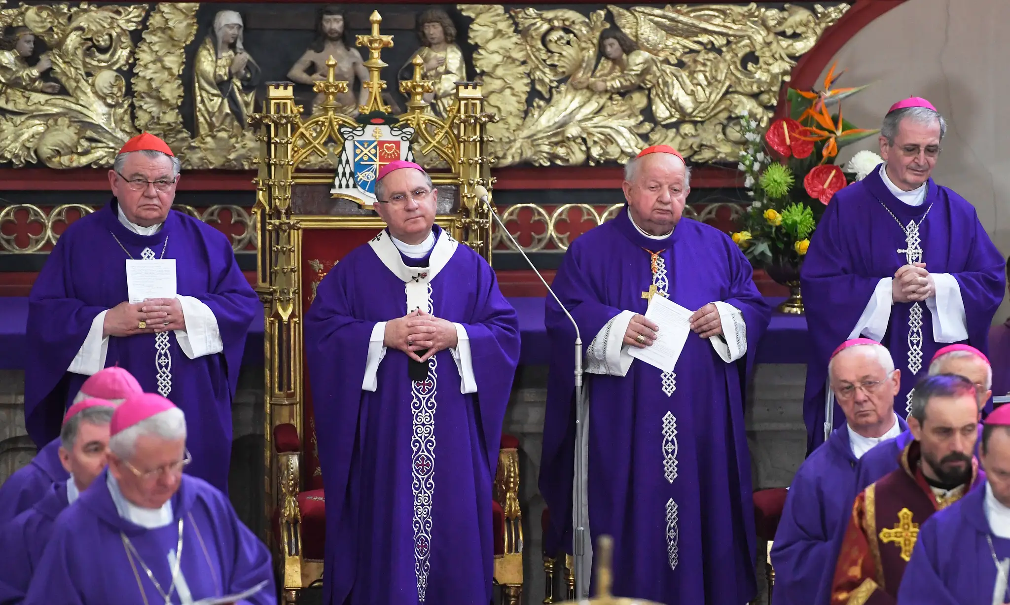 Posledná rozlúčka s košickým emeritným arcibiskupom Alojzom Tkáčom v Dóme sv. Alžbety.