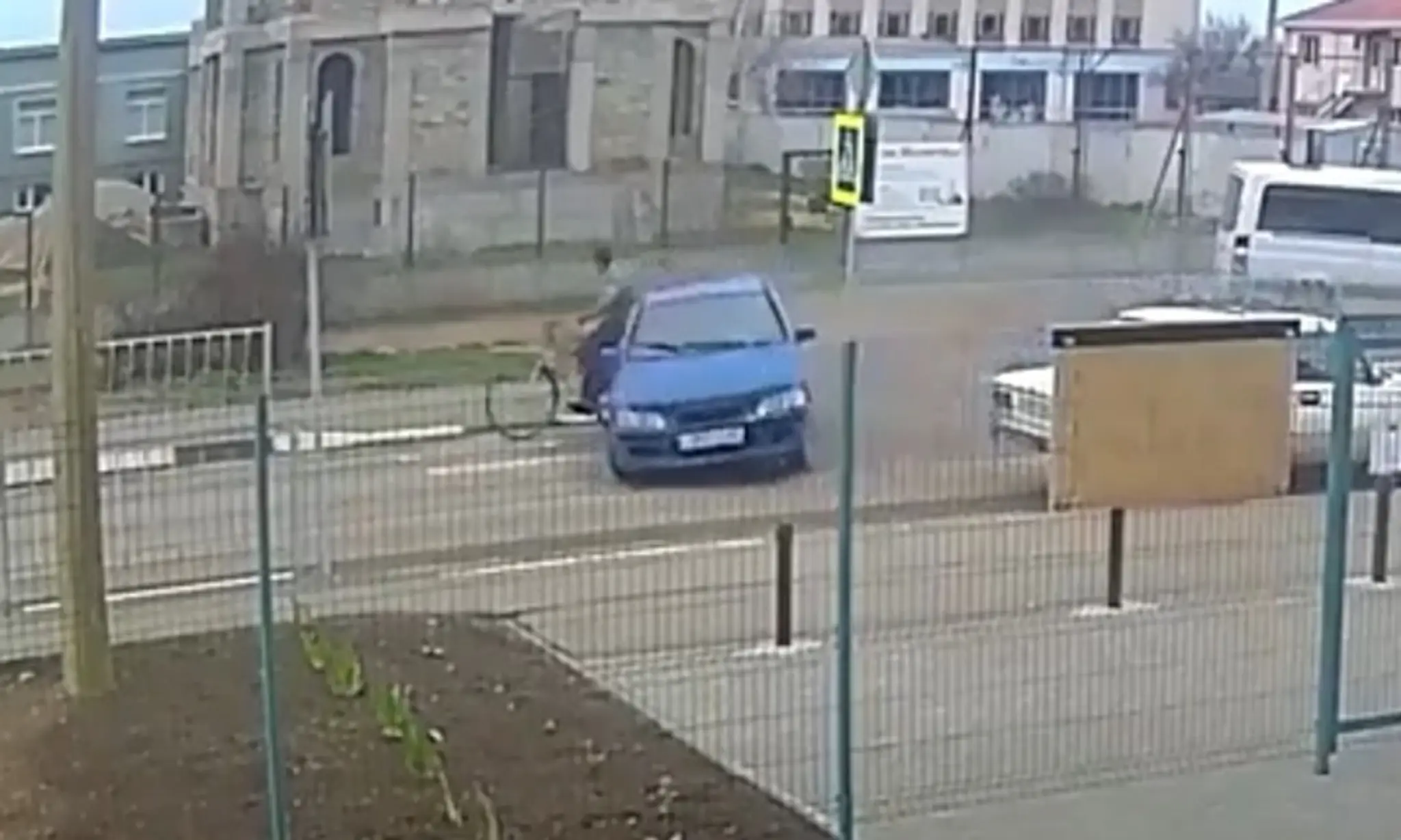 Moment tesne pred zrážkou auta s cyklistom..jpg