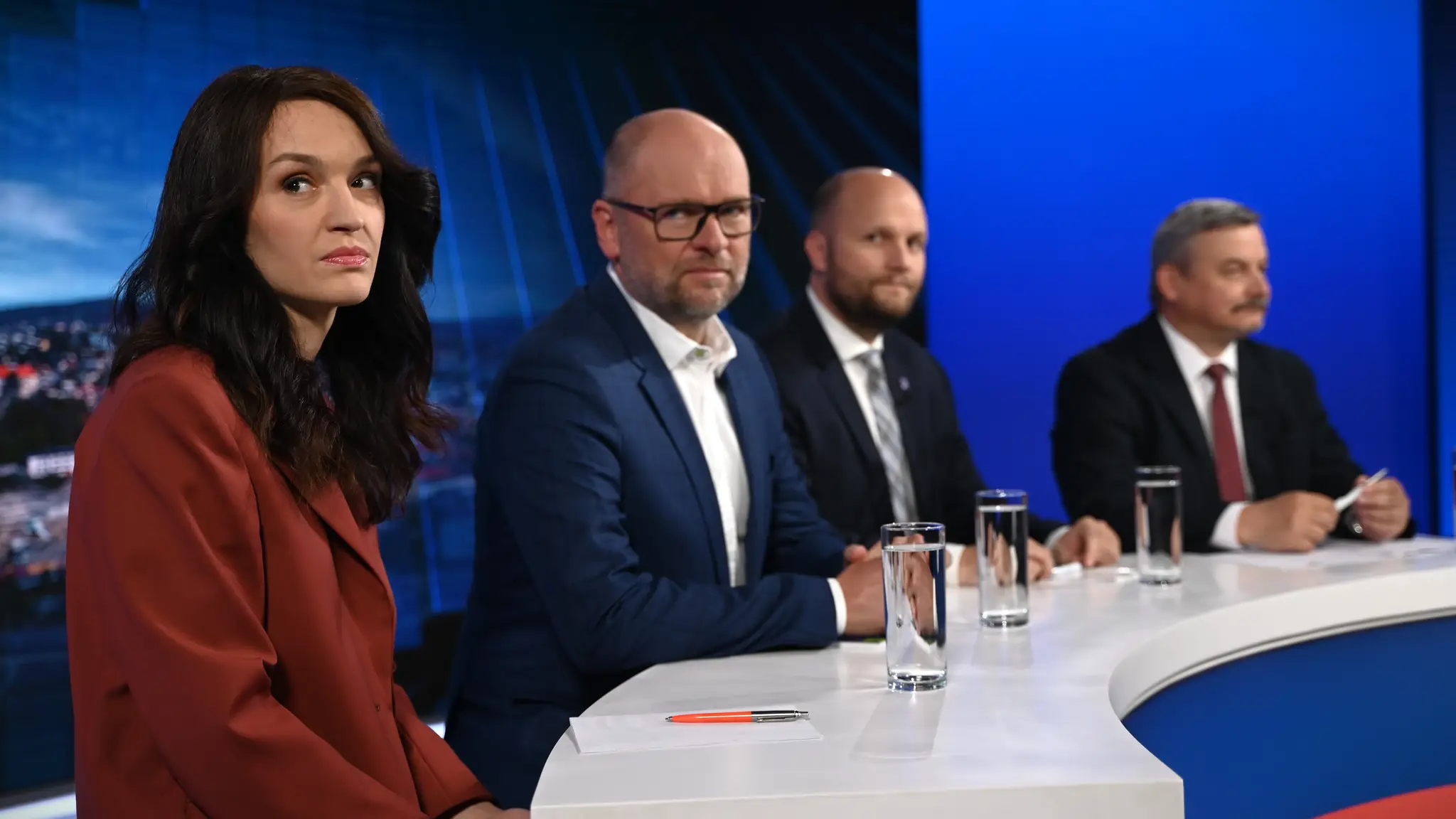 Hosťami Na telo boli Richard Sulík, Jaroslav Naď, József Berényi a Zuzana Gabrižová.