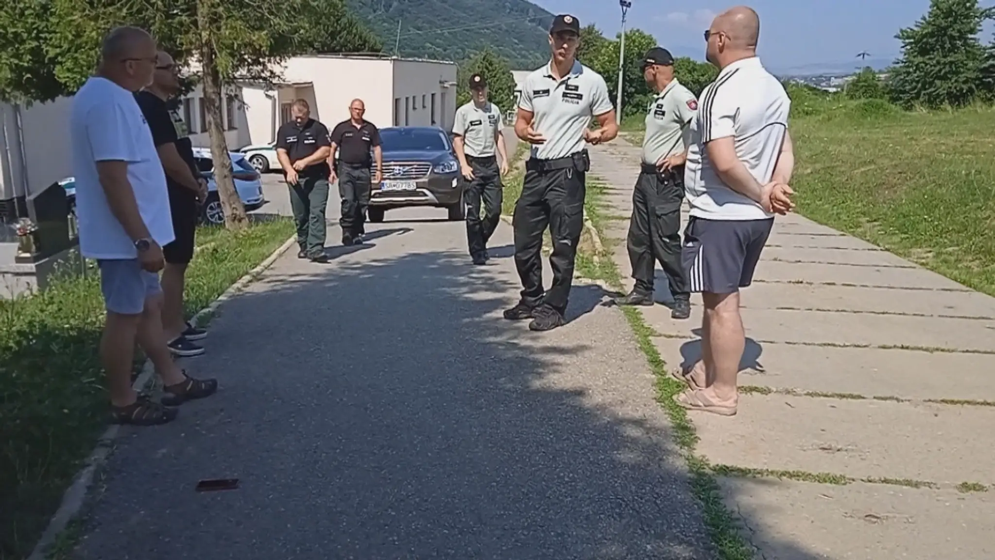 Na cintoríne v Sabinove museli zasahovať policajti.
