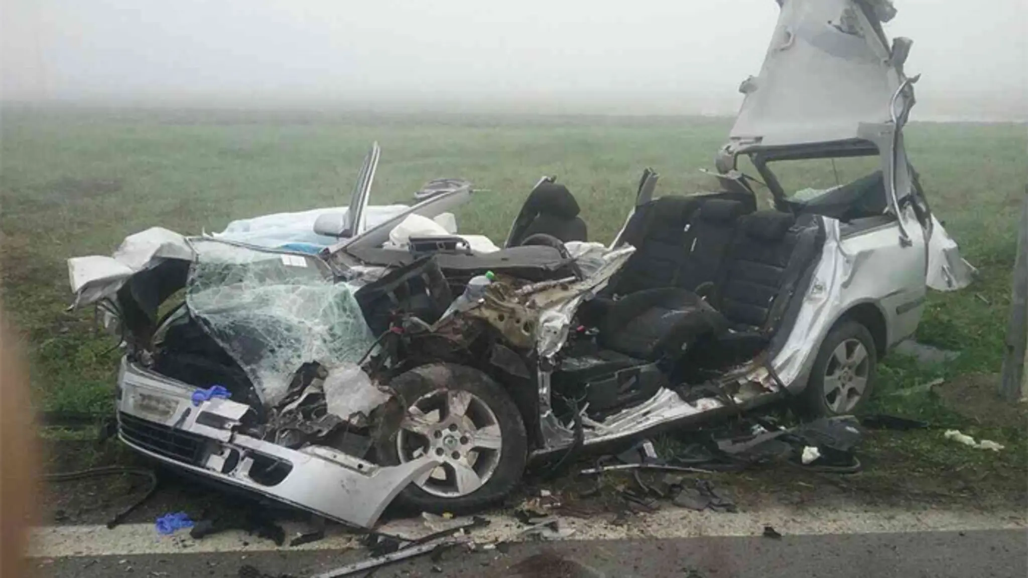 Pri zrážke vlaku a auta v Rimavskej Sobote zahynuli dvaja ľudia.