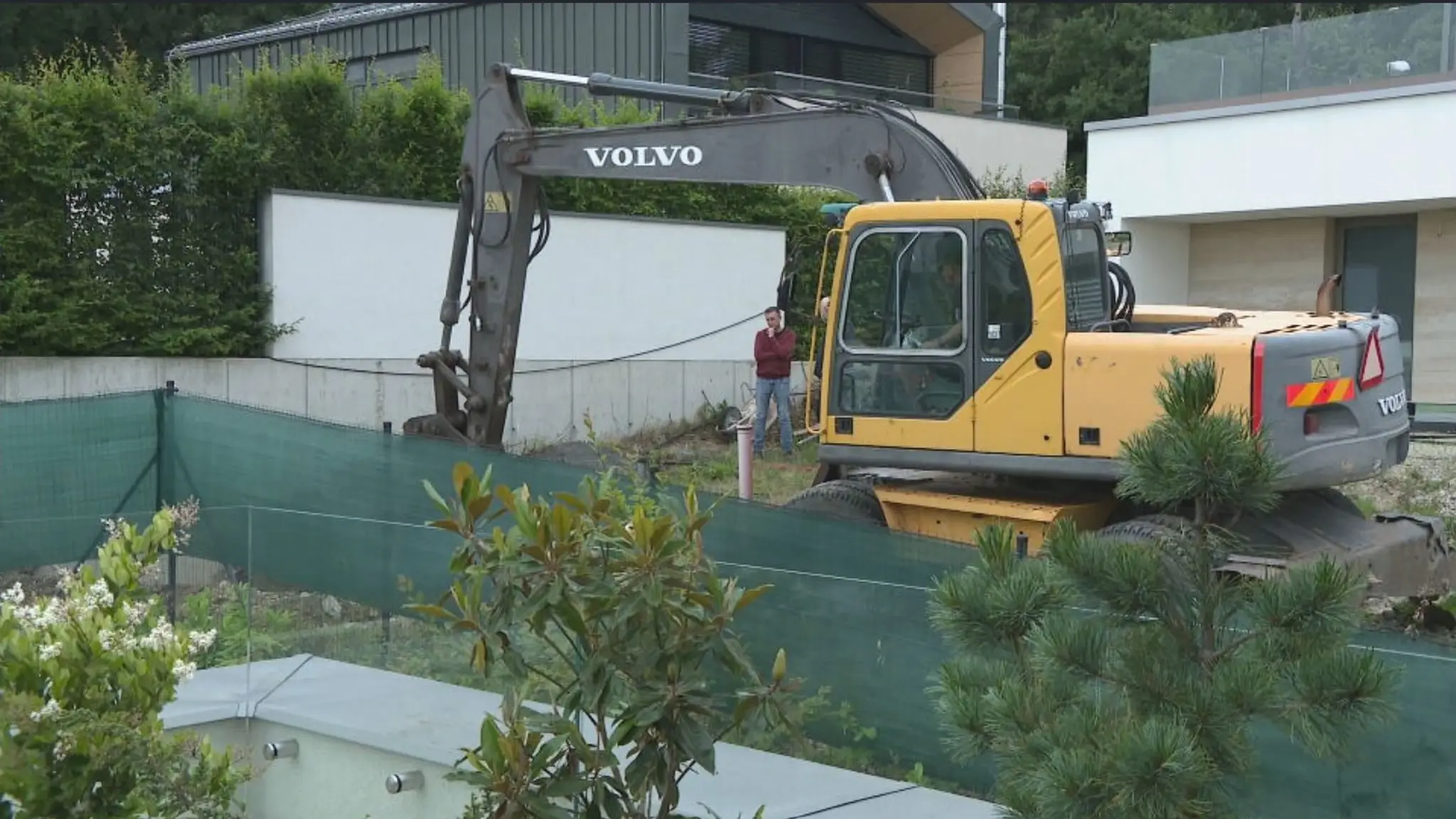 Susedia sa pre plot dostali do ťažko riešiteľného sporu.