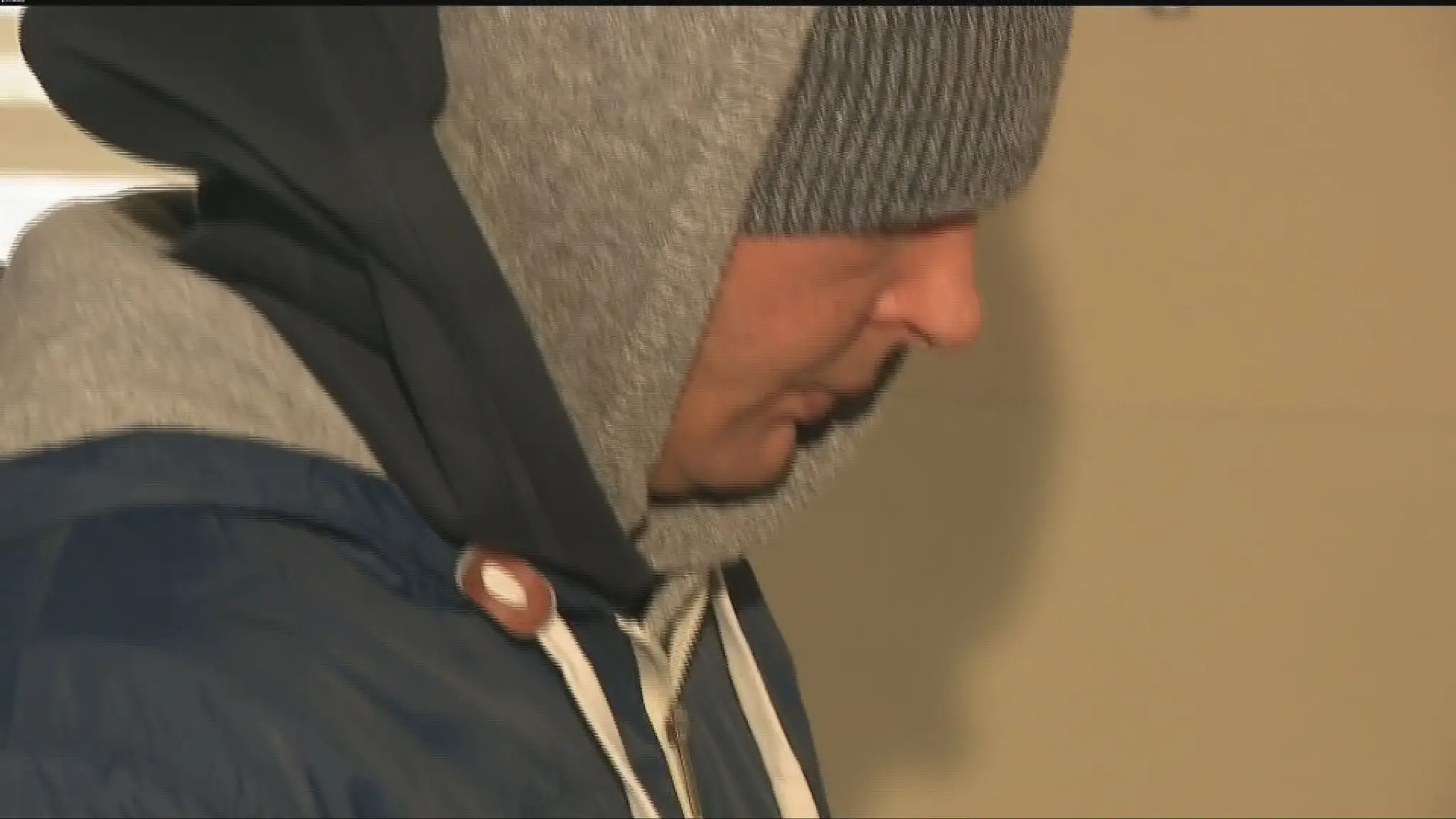 Erik z východného Slovenska, ktorý hľadal nahé deti cez inzerát sa dnes postavil pred súd.