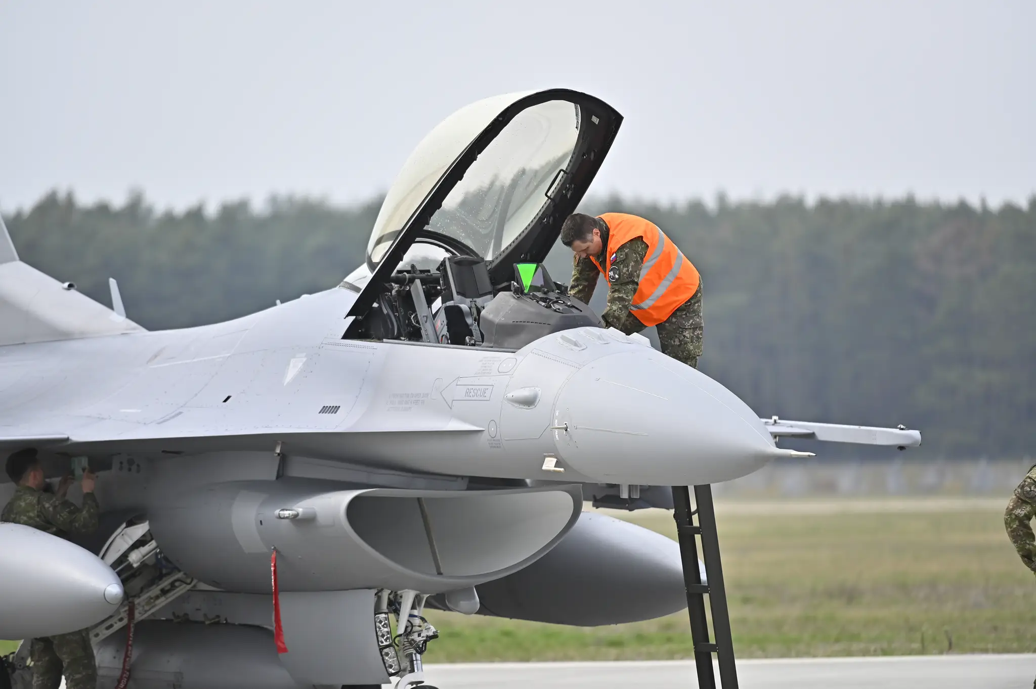 Na Slovensku pristáli ďalšie dve stíhačky F-16