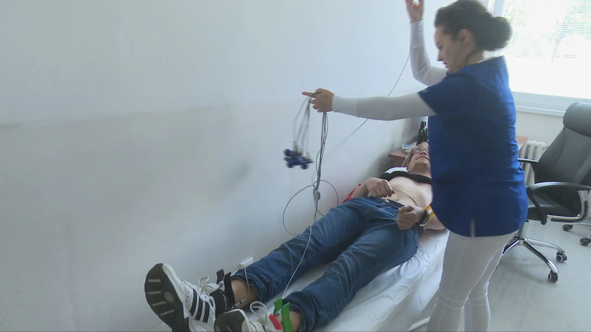 Lekár a pacient v ambulancii.