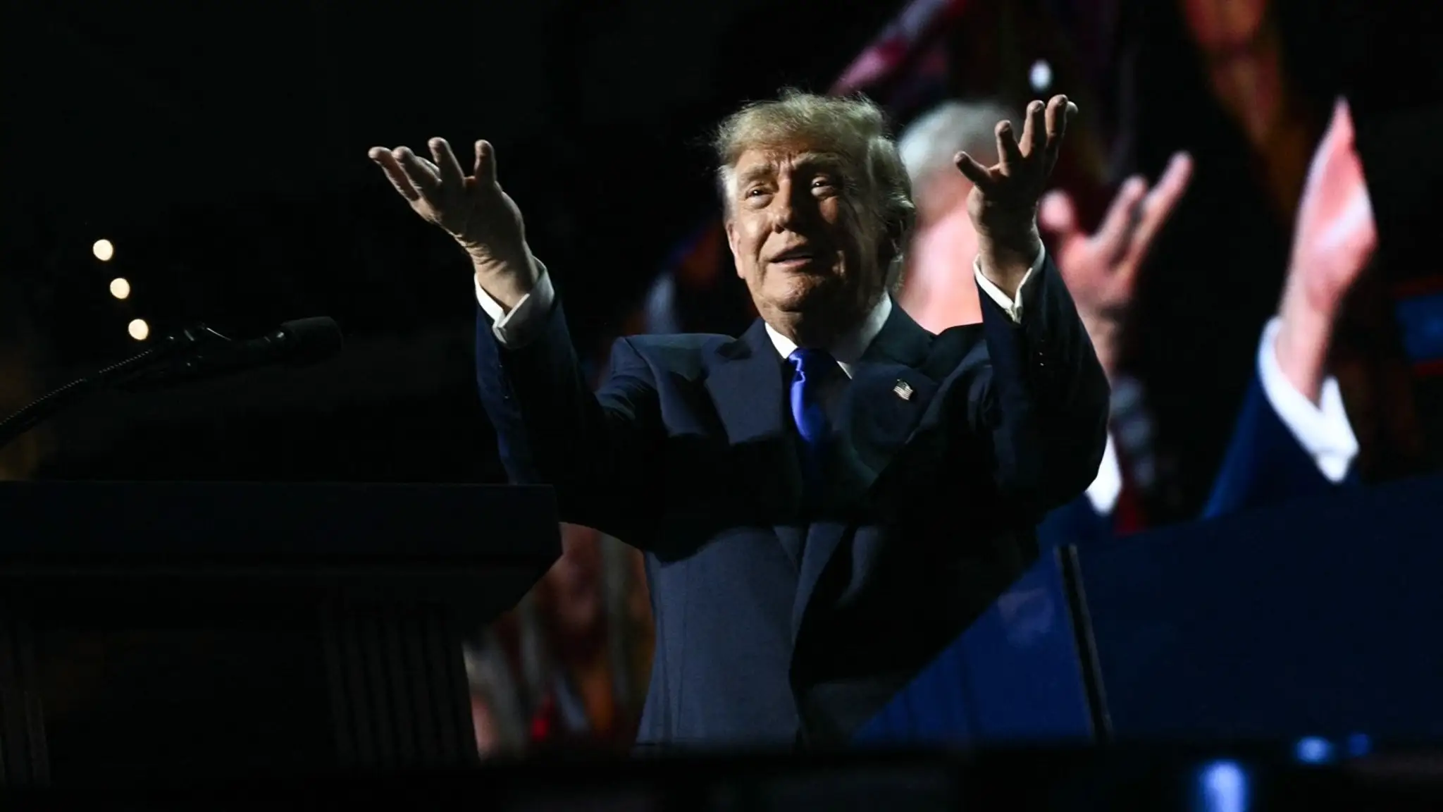 Americký prezident Donald Trump vystupuje na republikánskom národnom zjazde v American Airlines Center v Dallase.