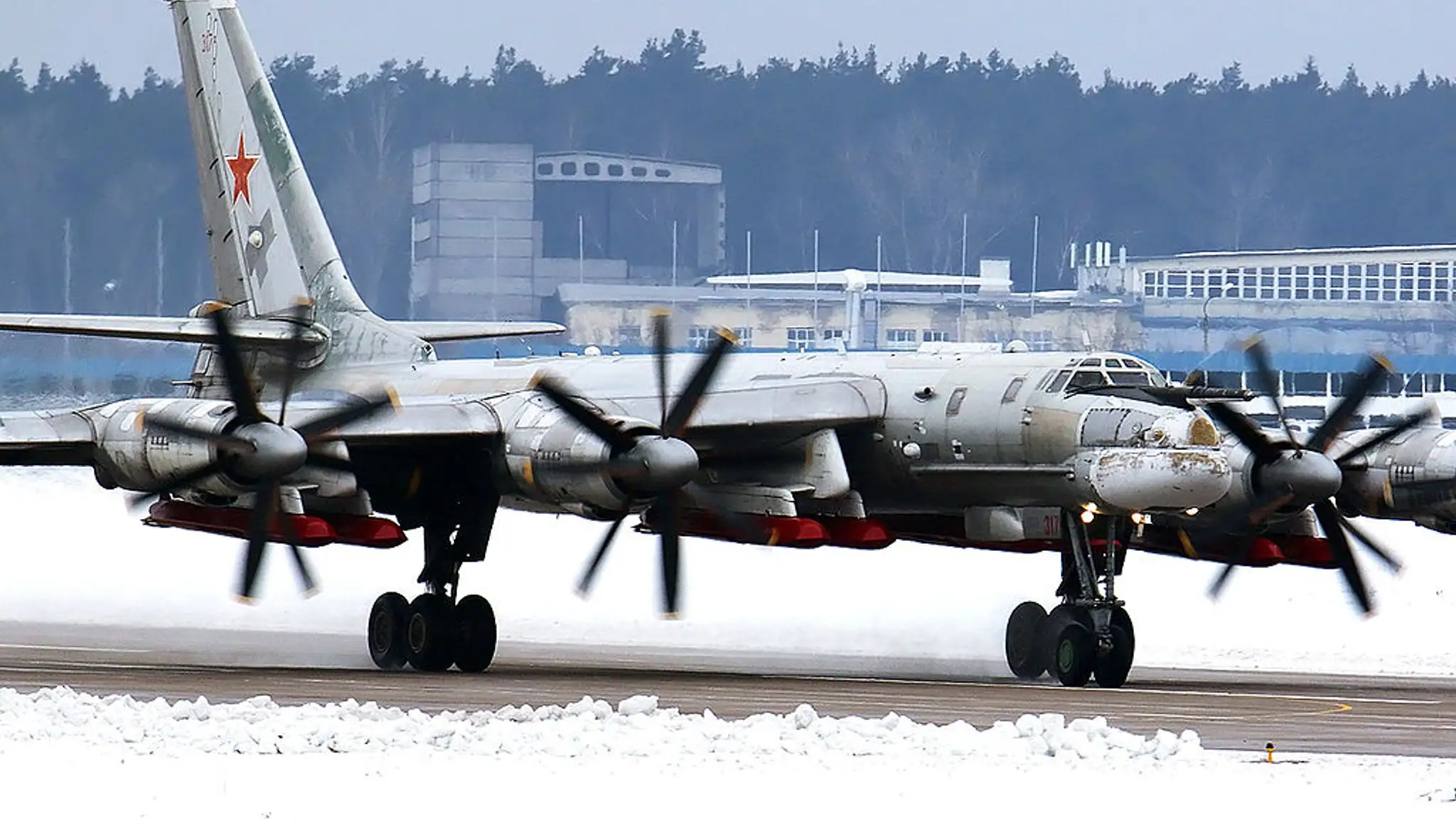 Tupolev Tu-95 so strelou CH-101