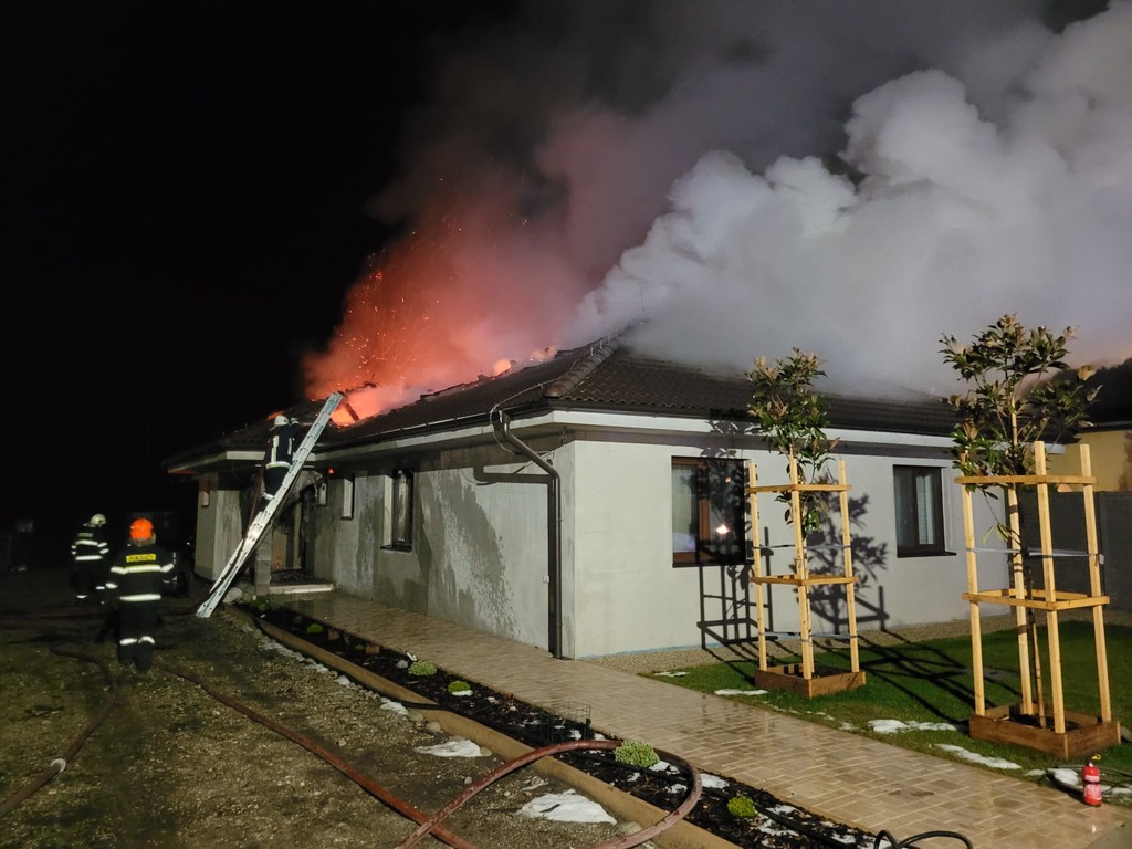 Požiar rodinného domu na juhu Slovenska. 