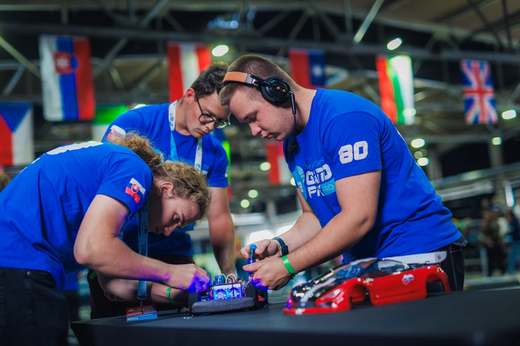 Slovenskí študenti zožali historický úspech na H2 Grand Prix World Finals 2025