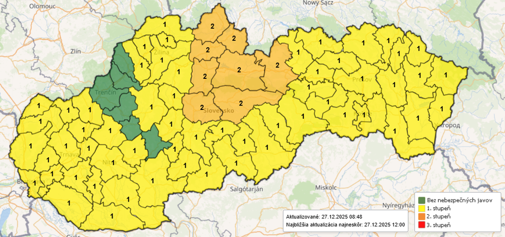 Výstrahy pred vetrom a hmlou. 