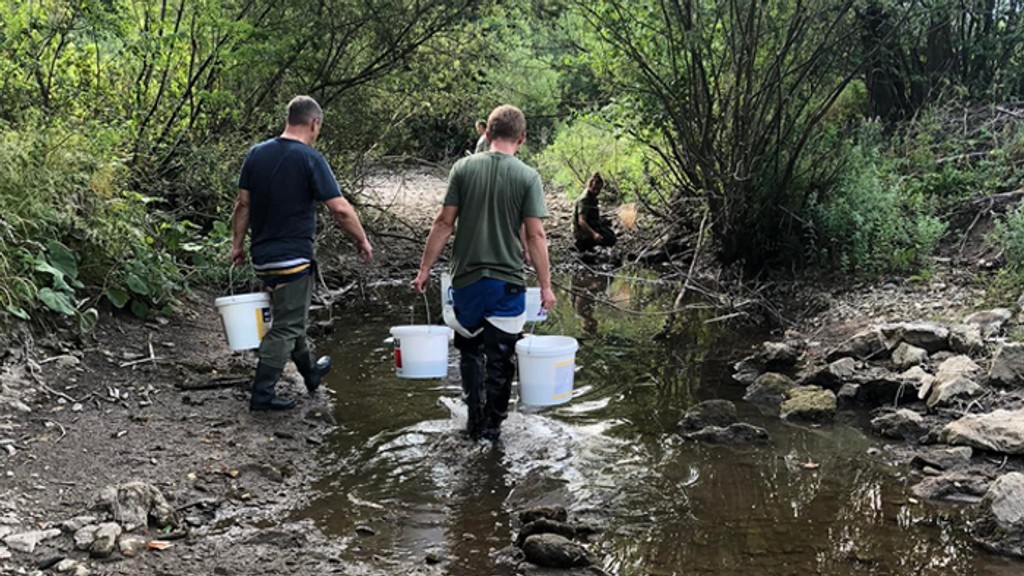 Rybári z Rajca a dobrovoľní hasiči spojili sily.