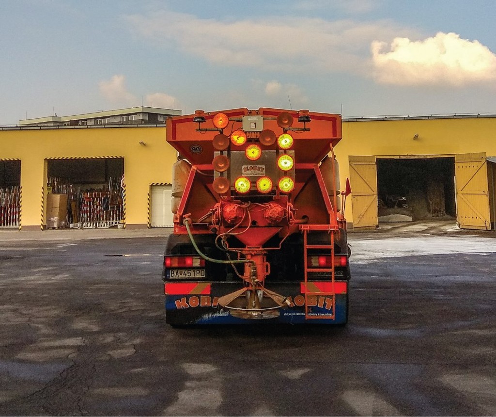 Šípka napravo znamená možnosť predchádzať z pravej strany. 