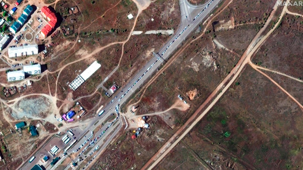 Dlhý rad aút na hranici medzi Ruskom a Mongolskom.