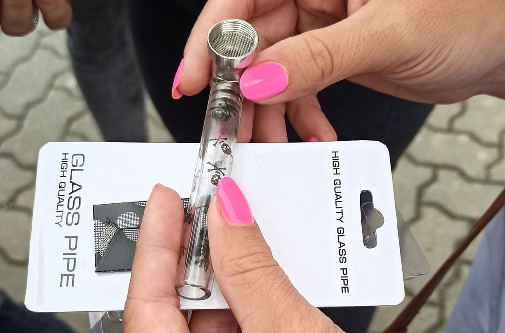 Fajky na marihuanu v automatoch neďaleko škôl.