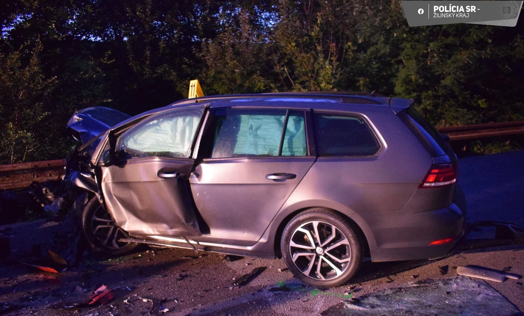 Havarované a zničené auto po nehode na Liptove.