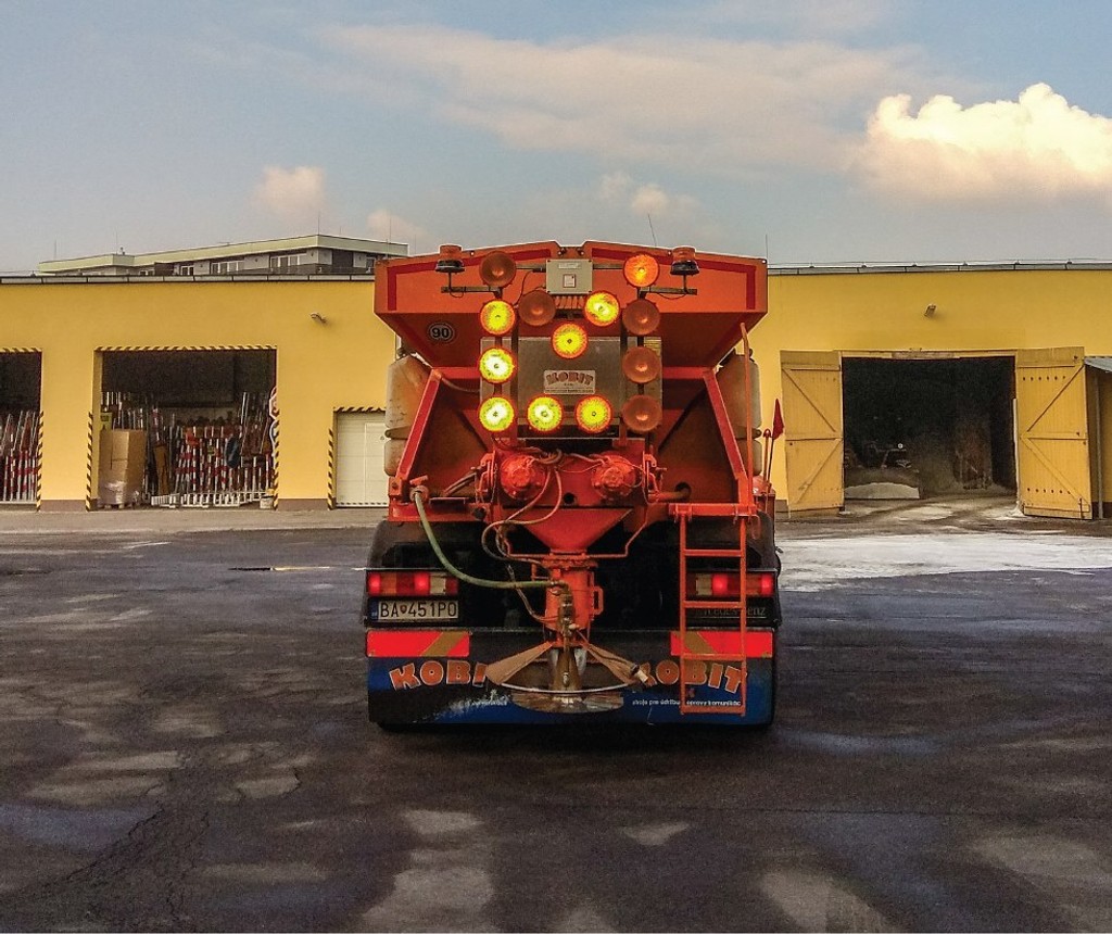 Šípka naľavo znamená možnosť predchádzať z ľavej strany. 