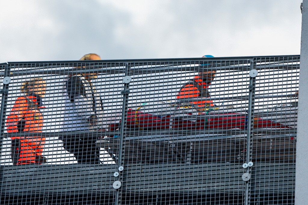 Záchranári prevážajú pacienta v kritickom stave po nešťastí v Bani Nováky do ružinovskej nemocnice.