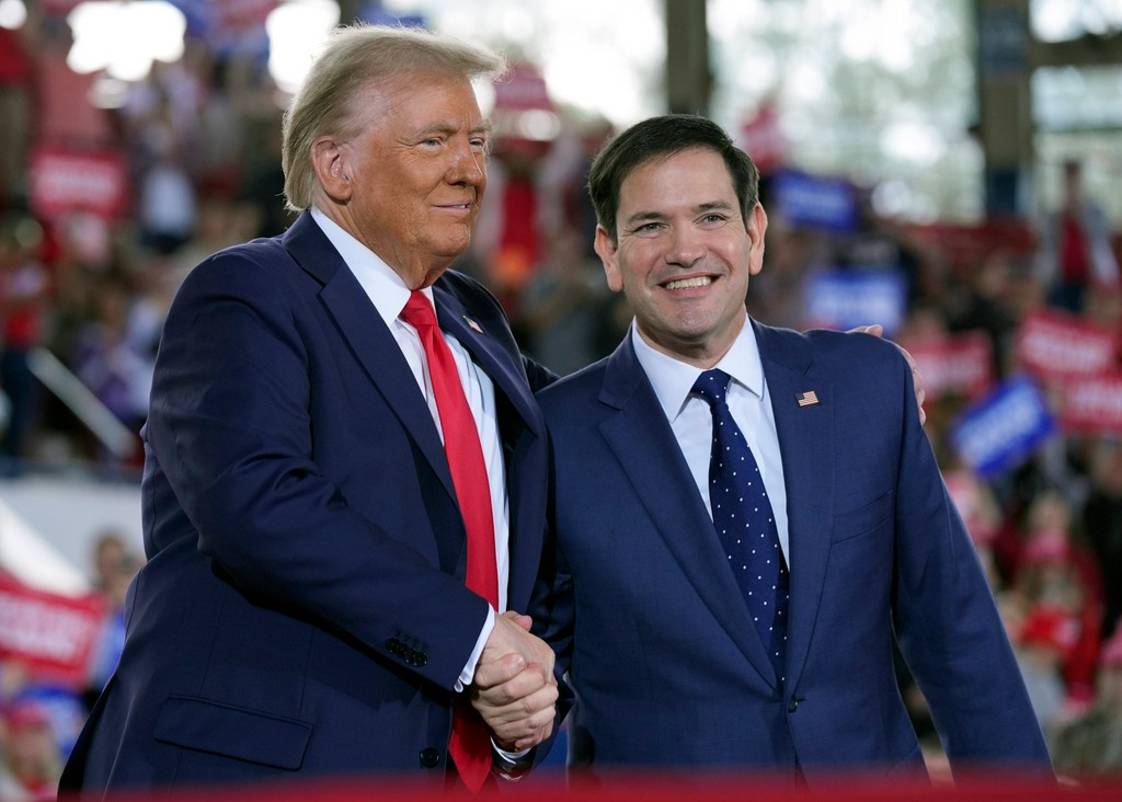 Na snímke Donald Trump a Marc Rubio.