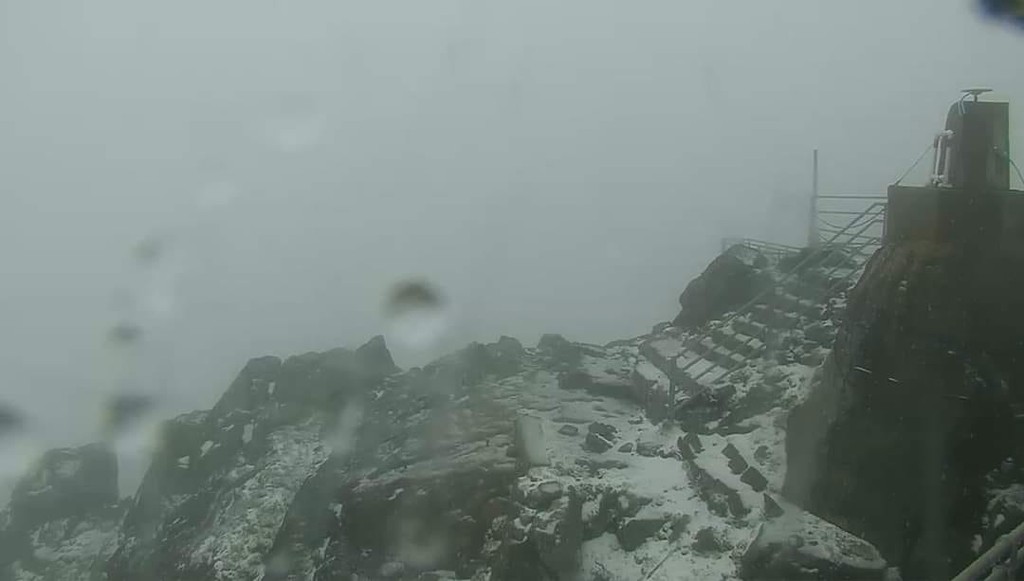 Sneh na Lomnickom štíte.