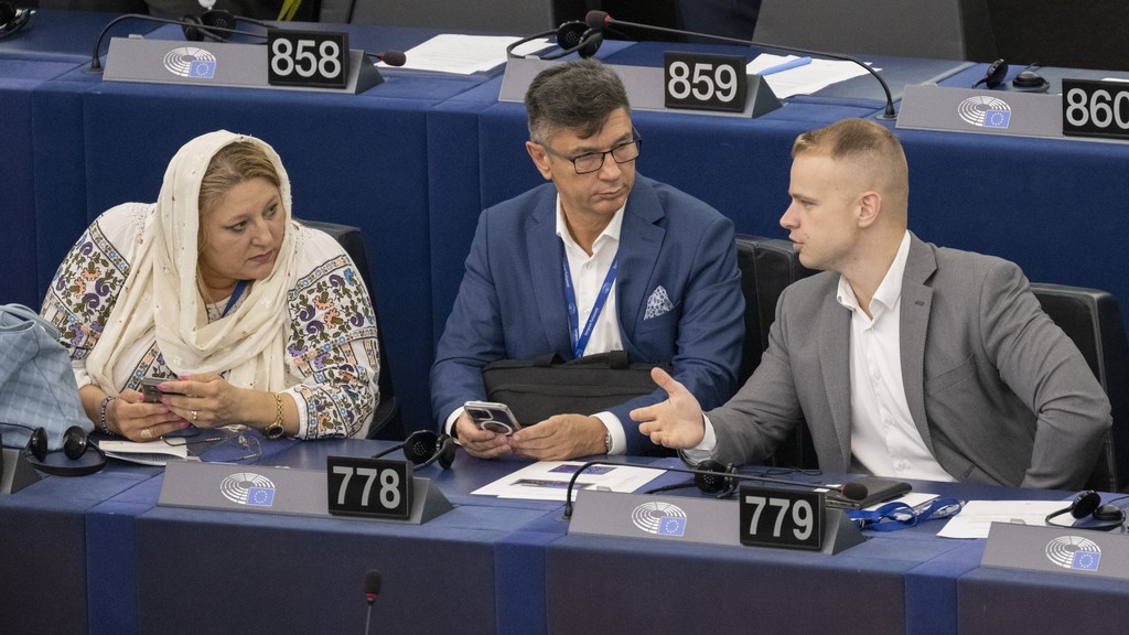 Mazurek (vpravo) na plenárnom zasadnutí EP