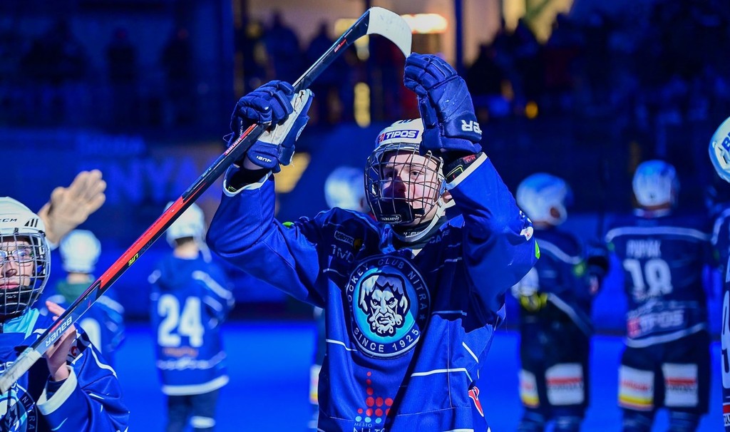 Adam Sýkora ďakuje po januárovom zápase s Prešovom, v ktorom skóroval.