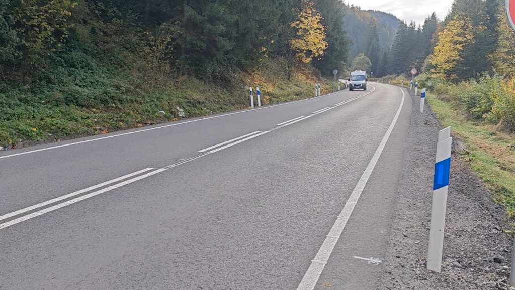 Varovná stredová čiara.