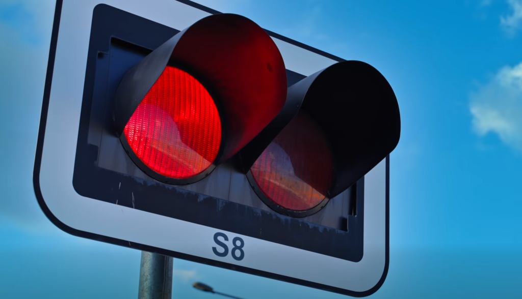 Semafor pred tunelom. 