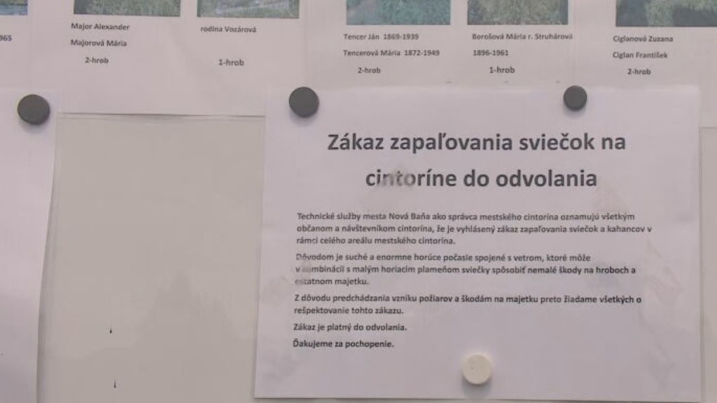 Zákaz zapaľovania sviečok na cintoríne v Novej Bani. 