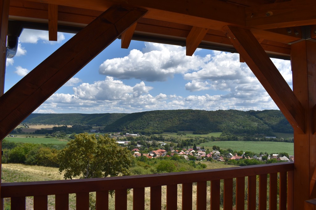 Nová vyhliadková veža nad Hontianskymi Tesármi