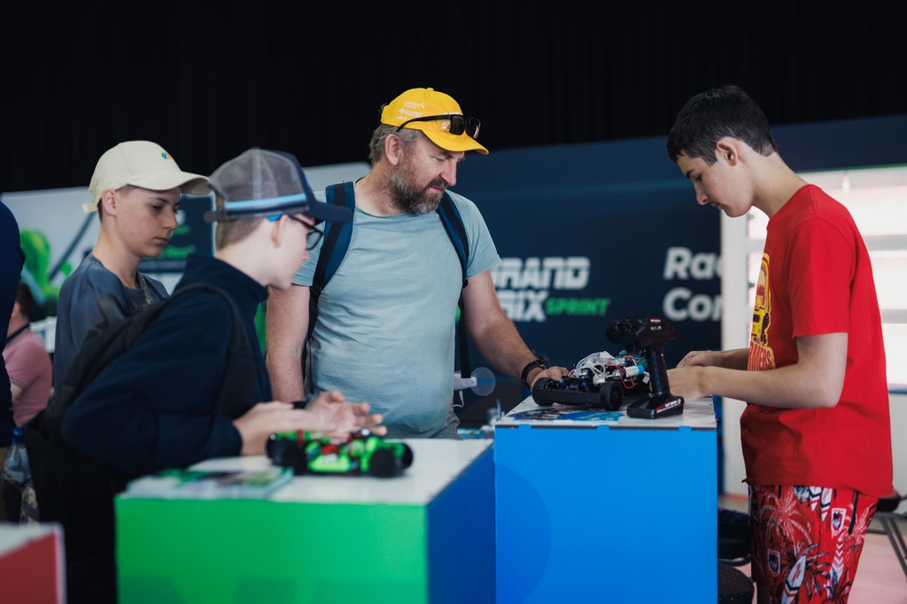 Slovenskí študenti zožali historický úspech na H2 Grand Prix World Finals 2025