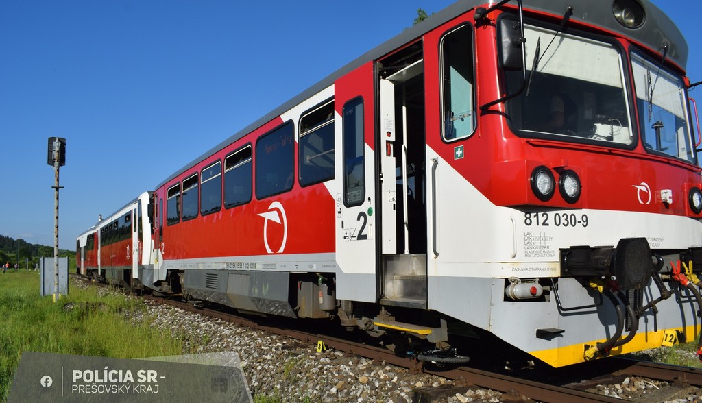 Osobný vlak zrazil na železničnom priecestí len šesťročnú cyklistku.