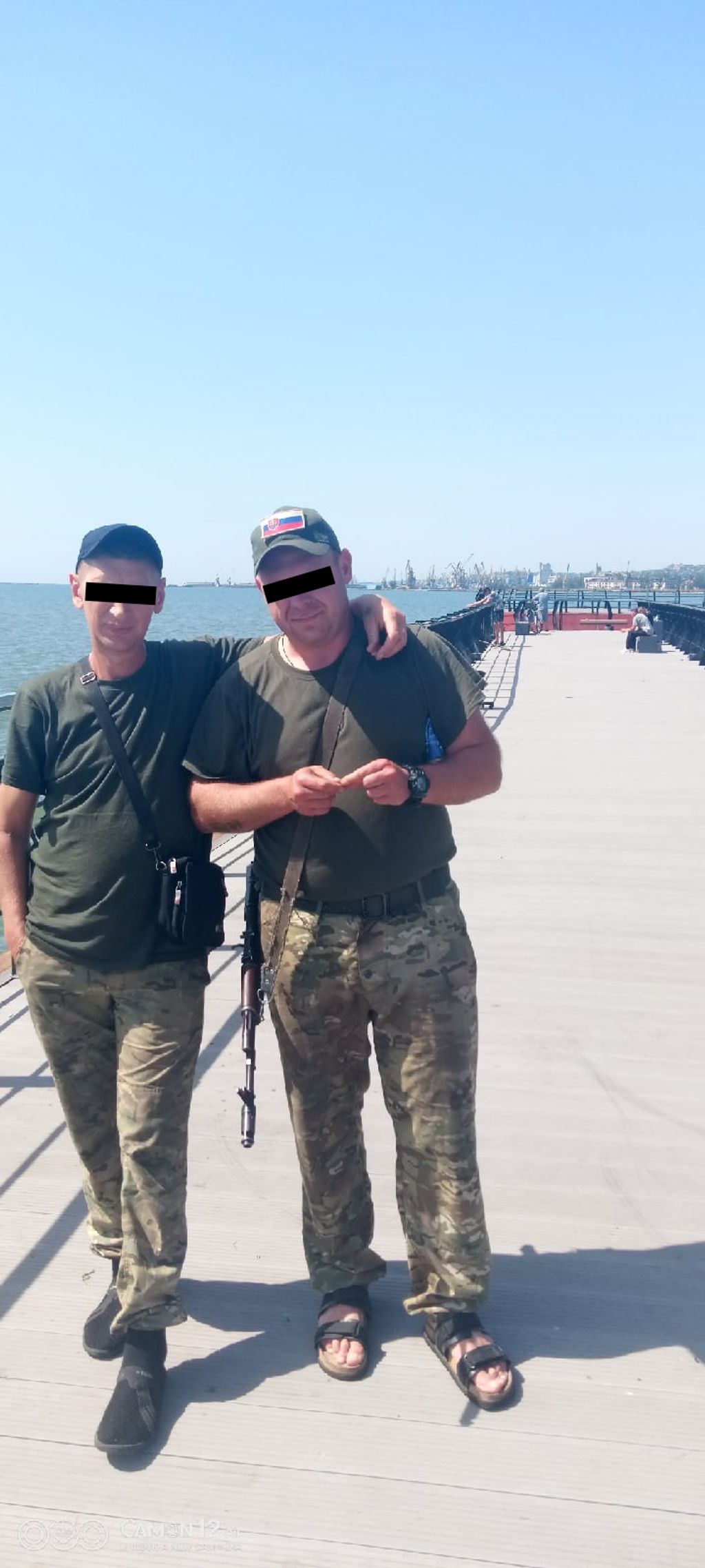 Slovák bojujúci za Rusov na Ukrajine (vpravo)