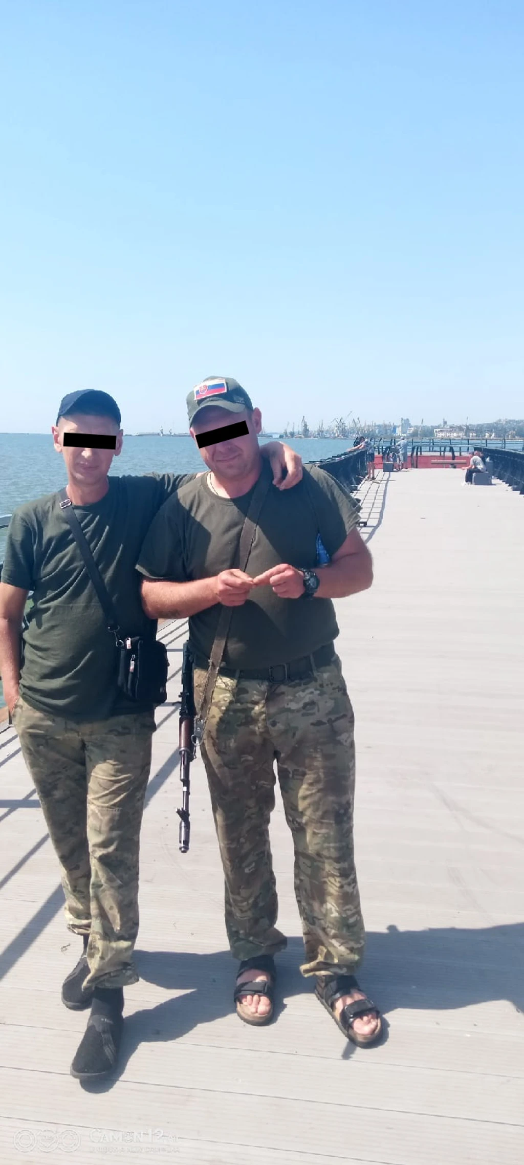 Slovák bojujúci za Rusov na Ukrajine (vpravo)