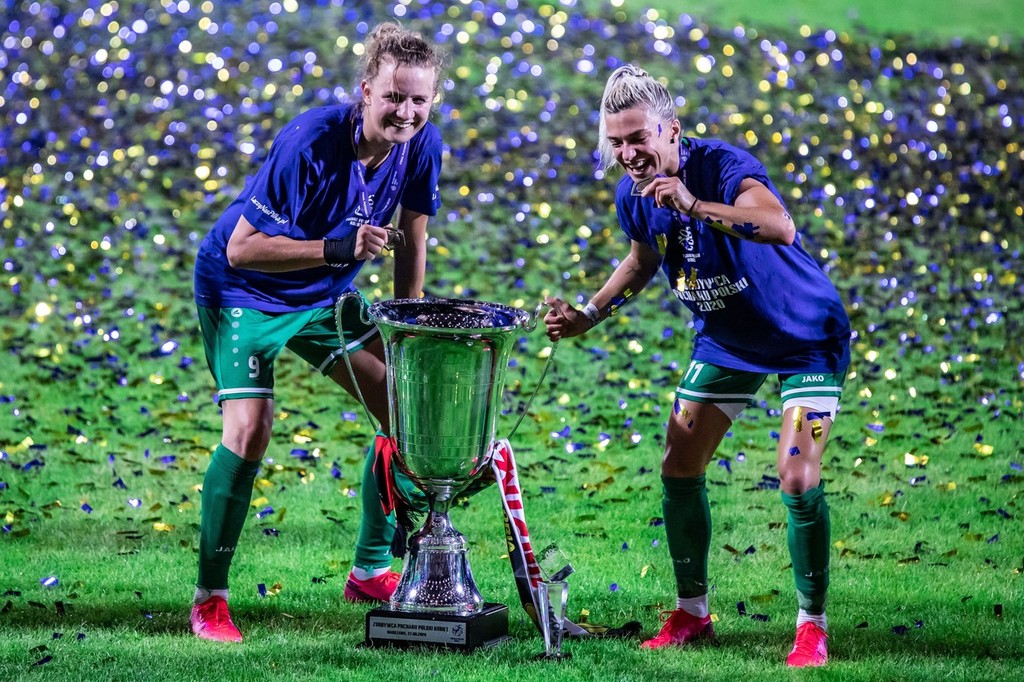 Patrícia Hmírová (vpravo) sa teší z víťazstva v Poľskom pohári 2020