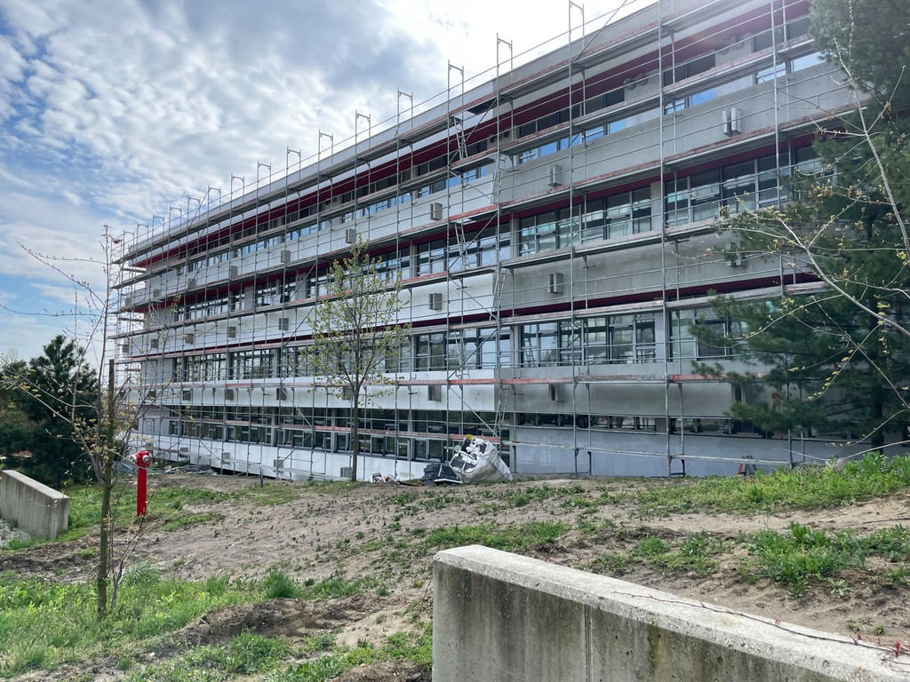 Na snímke sú zachytené stavebné práce na Prírodovedeckej fakulte a Fakulte matematiky, fyziky a informatiky UK 