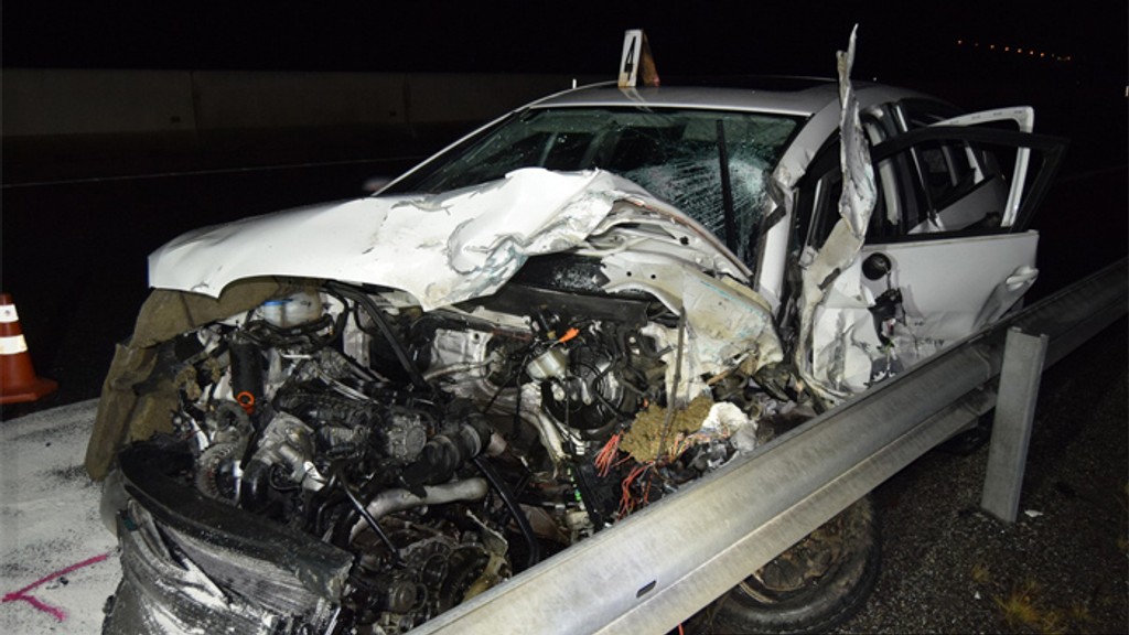 Pri čelnej zrážke na diaľnici D1 pri Liptovskom Mikuláši zahynul 60-ročný vodič.