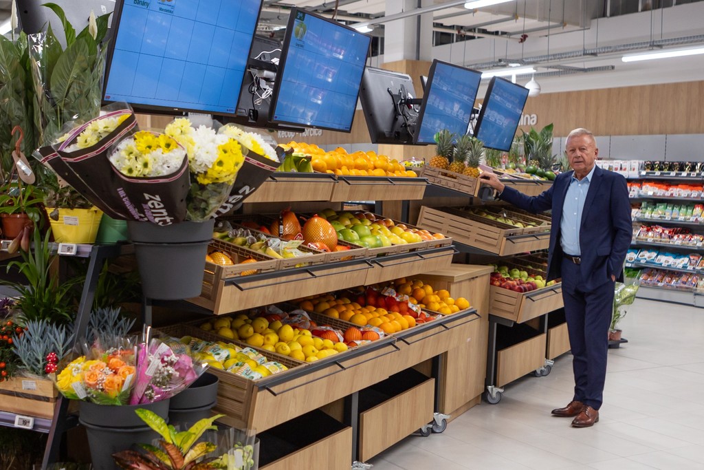 Predseda Štefan Mácsadi vo svojej najnovšej predajni Tempo SUPERMARKET v bratislavskom OC Tehelko