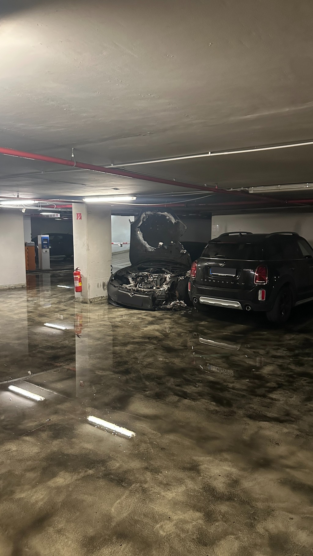 Zhorená Tesla v Petržalke