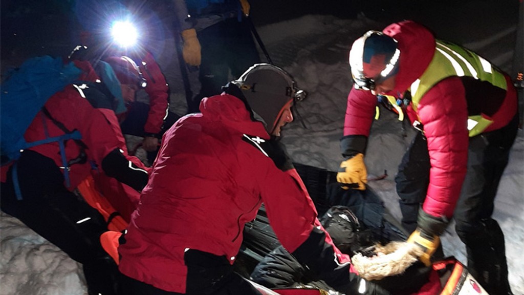 Uviaznutí turisti pod Popradským plesom.