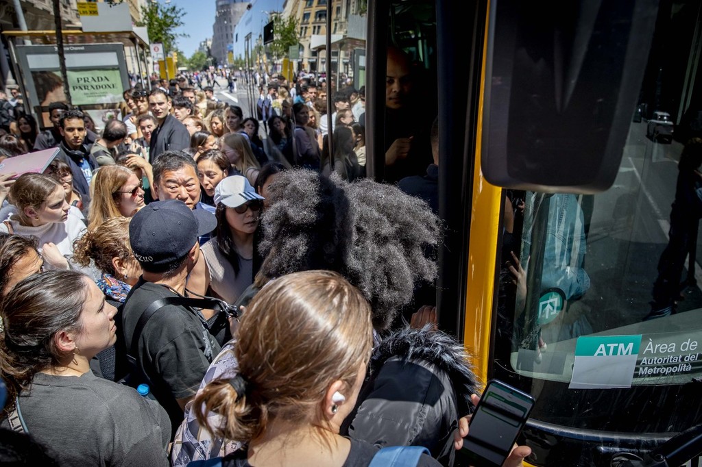 O autobusy bol v pondelok nevídaný záujem