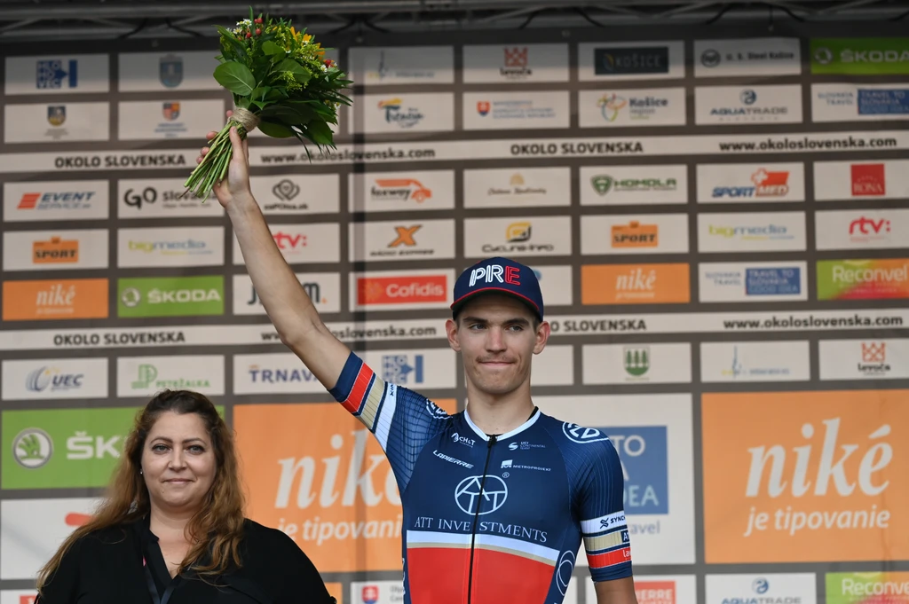 Matúš Štoček na pódiu Okolo Slovenska 2022