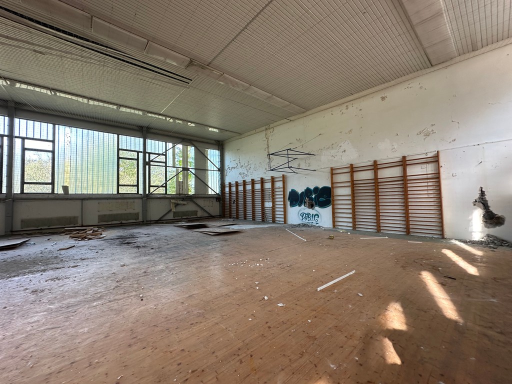 Opustená telocvičňa v areáli Elektrovod.