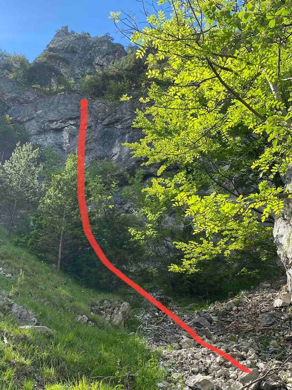 Chlapec neprežil pád z výšky približne 80 metrov.